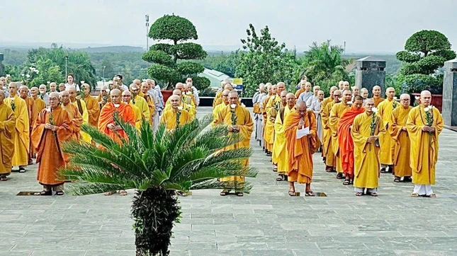 Thượng tọa Thích Thiện Trí dâng lời tưởng niệm