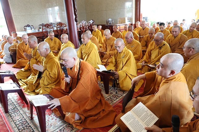 Khóa lễ tụng kinh, cúng thí cầu siêu cho anh linh các anh hùng, liệt sĩ tại Nghĩa trang Liệt sĩ tỉnh