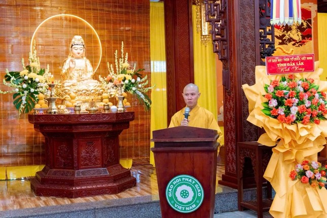 Đại đức Thích Nguyên Minh đọc văn tưởng niệm