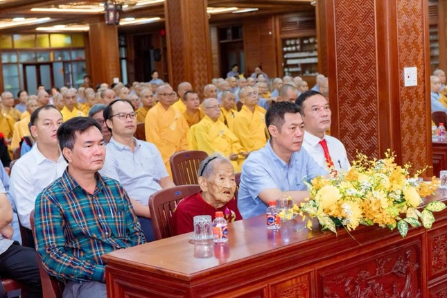 Buổi lễ vinh dự có sự hiện diện Mẹ Việt Nam anh hùng Thái Thị Tài