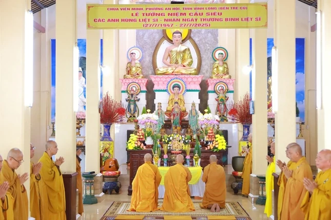 Chương trình diễn ra trong không khí trang nghiêm, thành kính Chương trình diễn ra trong không khí trang nghiêm, thành kính