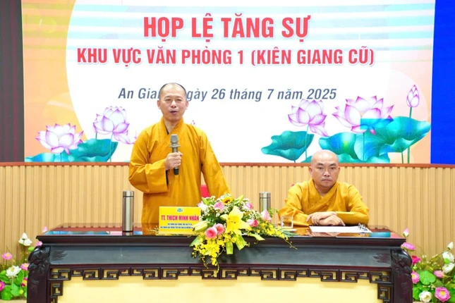 Thượng tọa Thích Minh Nhẫn phát biểu khai mạc