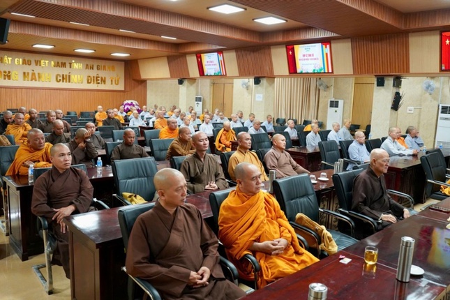 Chư tôn đức tham dự Chư tôn đức tham dự