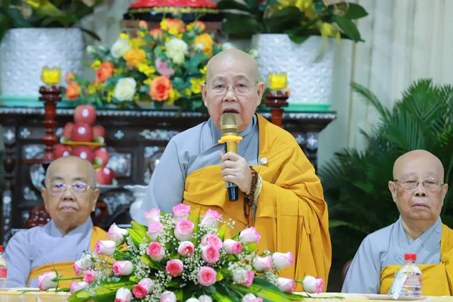 Ni trưởng Thích nữ Từ Nhẫn, Trưởng Phân ban Ni giới TP.HCM cũng sách tấn đến chư hành giả tại tịnh xá Ngọc Phương