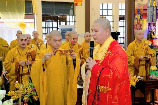 Đại đức Thích Huệ Nghiêm khai đàn kỳ siêu bạt độ