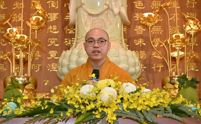 Thượng tọa Thích Nguyên Hưng, với đề tài Tác trì