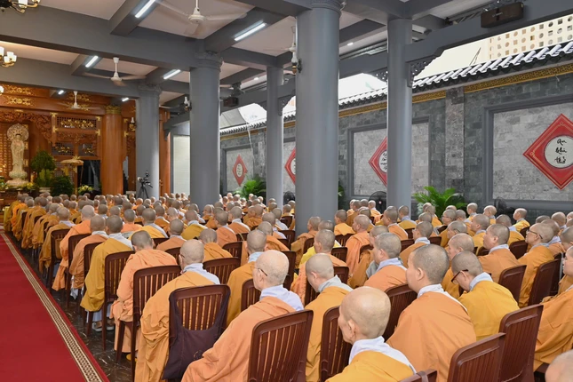 Nhiều vấn đề liên quan Luật học được chư tôn đức chia sẻ tại khóa bồi dưỡng