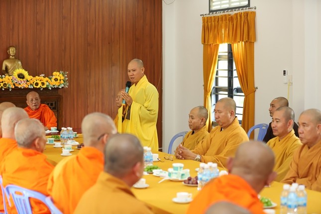 Đại đức Thích Nguyên Minh phát biểu tại buổi tiếp phái đoàn Đại đức Thích Nguyên Minh phát biểu tại buổi tiếp phái đoàn