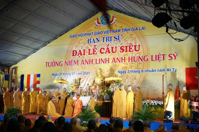 Cử hành lễ tưởng niệm anh linh các anh hùng, liệt sĩ tại chùa Tỉnh Hội