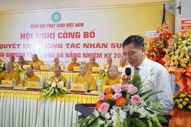 Ông Mai Quang Vĩnh phát biểu chúc mừng