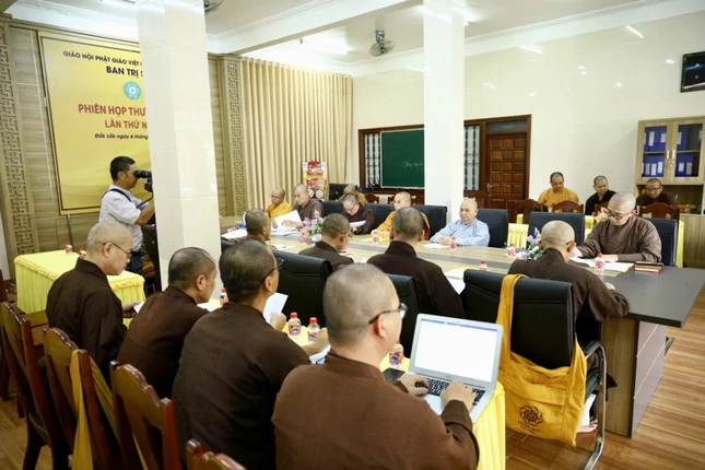 Quang cảnh buổi họp