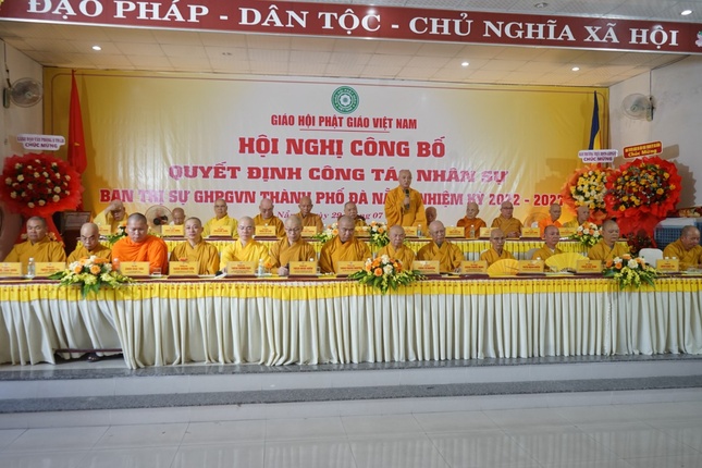 Hòa thượng Thích Huệ Thông ban đạo từ tại hội nghị