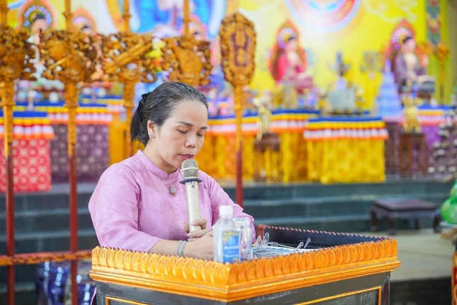 Bà Phạm Bảo Khánh có chia sẻ tại các trường hạ