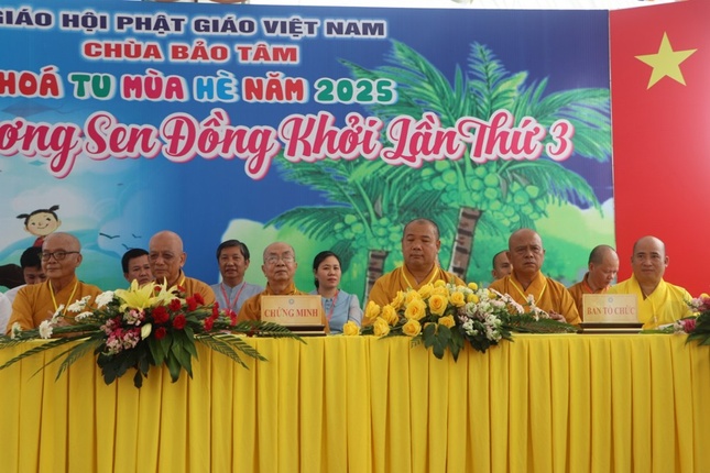 Chư tôn đức chứng minh và đại diện lãnh đạo tham dự Chư tôn đức chứng minh và đại diện lãnh đạo tham dự