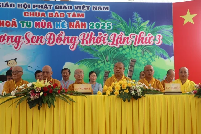 Chư tôn đức chứng minh và đại diện lãnh đạo tham dự Chư tôn đức chứng minh và đại diện lãnh đạo tham dự