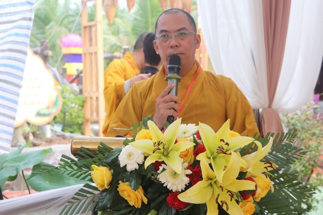 Đại đức Thích Long Bình, Ủy viên Thường trực Ban Trị sự tỉnh, Phó ban Tổ chức phát biểu cảm tạ Đại đức Thích Long Bình, Ủy viên Thường trực Ban Trị sự tỉnh, Phó ban Tổ chức phát biểu cảm tạ