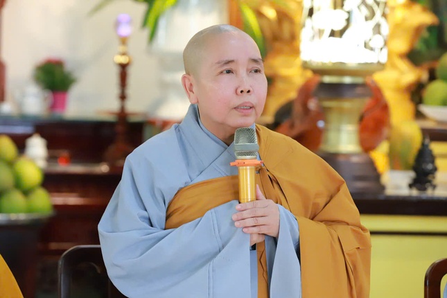 Ni sư Thích nữ Như Nguyệt chia sẻ tại Trường Trung cấp Phật học Đồng Nai