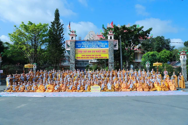 Tại trường hạ Ni viện Thiện Hòa