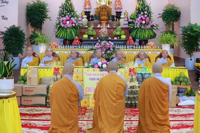 Đại diện hành giả trường hạ chùa Quang Minh