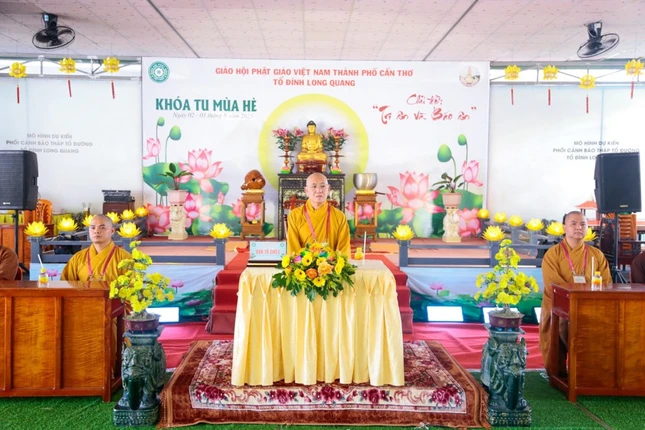 Chư tôn đức tham dự lễ khai mạc