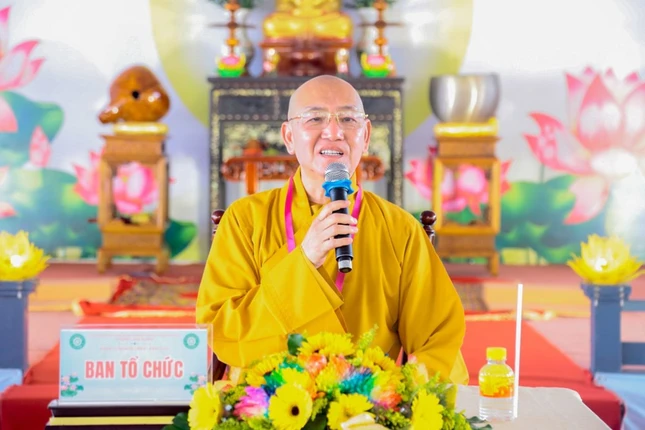 Thượng tọa Thích Bình Tâm phát biểu đạo từ tại lễ khai mạc