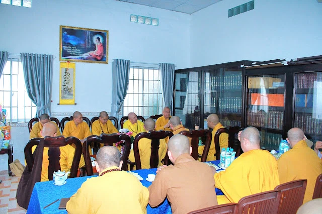 Quang cảnh buổi họp