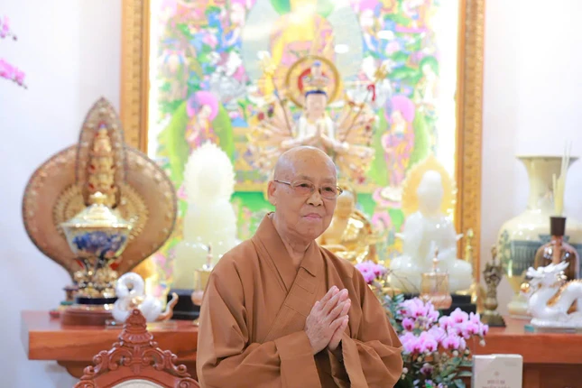 Ni trưởng Từ Dung bày tỏ niềm hoan hỷ khi được diện kiến chư Ni Phân ban Ni giới GHPGVN Ni trưởng Từ Dung bày tỏ niềm hoan hỷ khi được diện kiến chư Ni Phân ban Ni giới GHPGVN