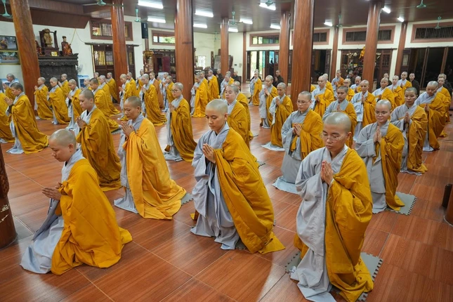 Chư Ni hành giả tại trường hạ chùa Đại Từ Ân