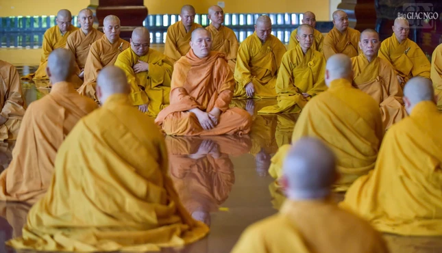 Lễ Bố-tát tại Việt Nam Quốc Tự sáng nay, 14-6 nhuận - Ất Tỵ