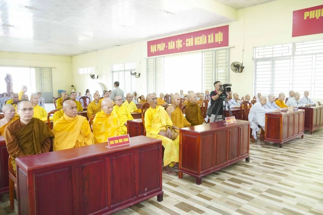 Tăng Ni hành giả An cư chùa Linh Phú