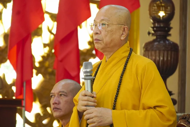 Thượng tọa Thích Huệ Khai sách tấn hành giả an cư