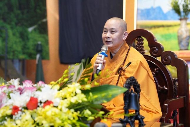 Thượng tọa Thích Giác Hiệp chia sẻ pháp thoại với chủ đề Ý nghĩa tri ân và báo ân