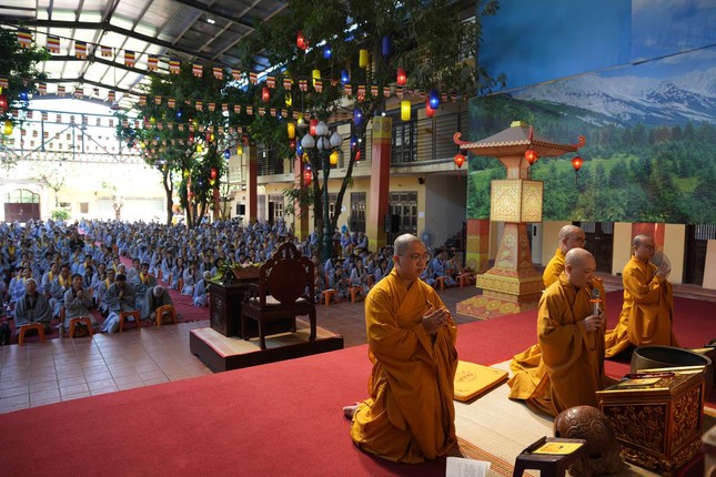 Hòa thượng Thích Bảo Nghiêm hướng dẫn Phật tử tu tập