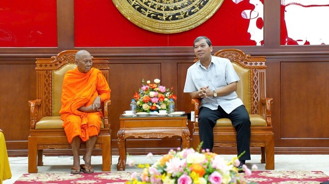 Ông Kim Ngọc Thái, Phó Bí thư Tỉnh ủy tỉnh Vĩnh Long tiếp đoàn Ông Kim Ngọc Thái, Phó Bí thư Tỉnh ủy tỉnh Vĩnh Long tiếp đoàn