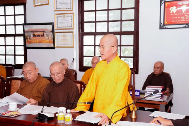 Thượng tọa Thích Quảng Hiền đóng góp ý kiến