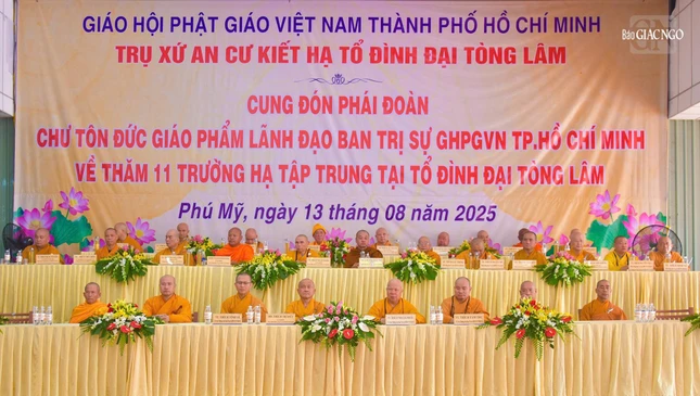Chư tôn đức Ban Thường trực Ban Trị sự GHPGVN TP.HCM tại trường hạ Đại Tòng Lâm