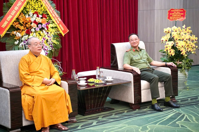 Thượng tướng Phạm Thế Tùng tiếp Trưởng lão Hòa thượng Thích Thanh Nhiễu Thượng tướng Phạm Thế Tùng tiếp Trưởng lão Hòa thượng Thích Thanh Nhiễu