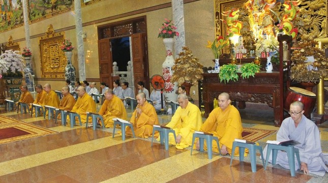 Chư Tăng, Phật tử trì tụng kinh Phổ môn