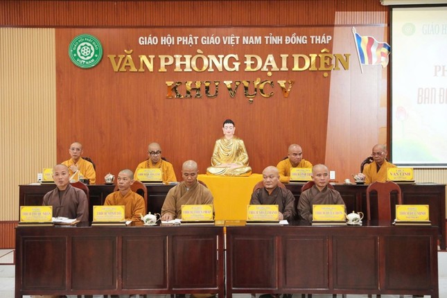 Chư tôn đức chứng minh và chủ tọa phiên họp