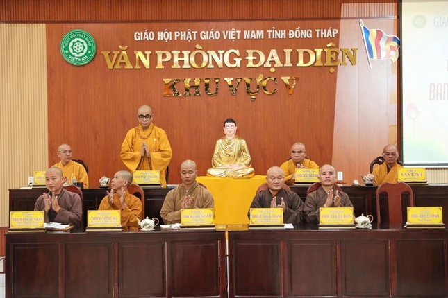 Thượng tọa Thích Quảng Lộc phát biểu tại buổi họp