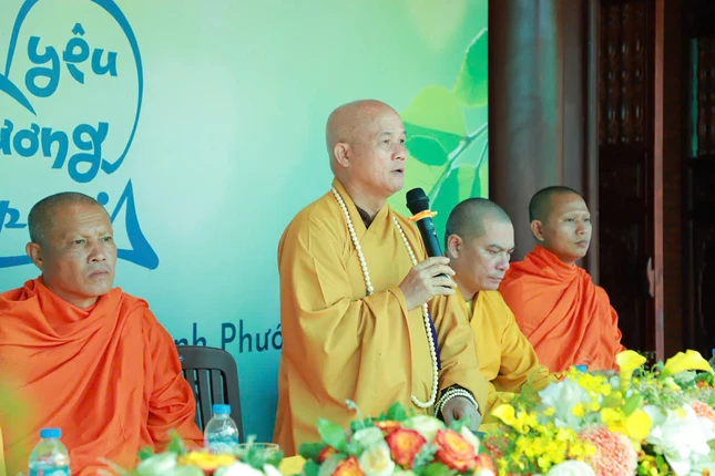 Thượng tọa Thích Giác Dũng ban đạo từ