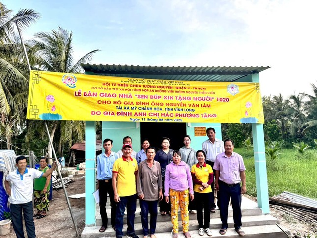 Bàn giao nhà tình thương cho gia đình ông Nguyễn Văn Tâm, tại xã Mỹ Chánh Hòa, tỉnh Vĩnh Long