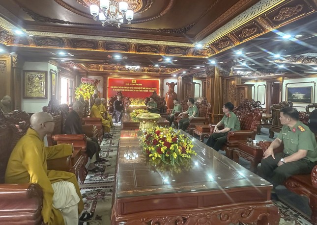 Buổi gặp gỡ thân mật tại Trụ sở Công an tỉnh