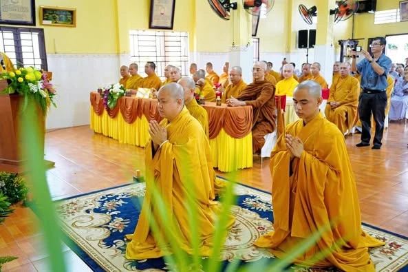 Đại đức Thích Quang Dụng, tân trụ trì phát nguyện nhận nhiệm vụ