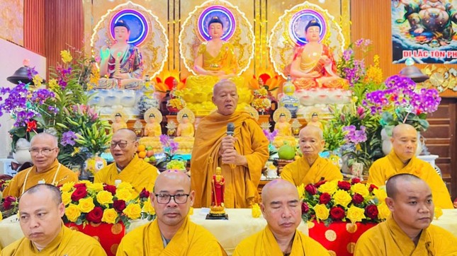 Trưởng lão Hòa thượng Thích Minh Hồng ban đạo từ