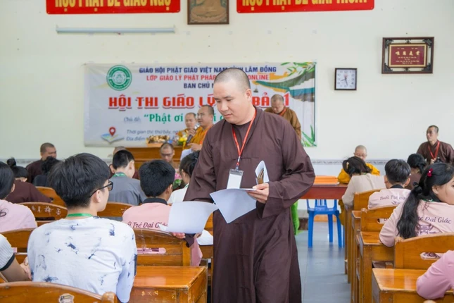 Đề thi trắc nghiệm với 3 bộ đề khác nhau