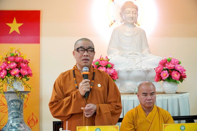 Thượng tọa Thích Quảng Lộc, phát biểu khai mạc phiên họp