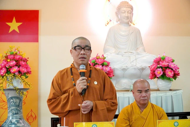 Thượng tọa Thích Quảng Lộc, phát biểu khai mạc phiên họp