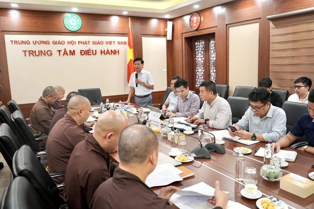 GS.TS Hoàng Anh Tuấn phát biểu tại buổi họp GS.TS Hoàng Anh Tuấn phát biểu tại buổi họp