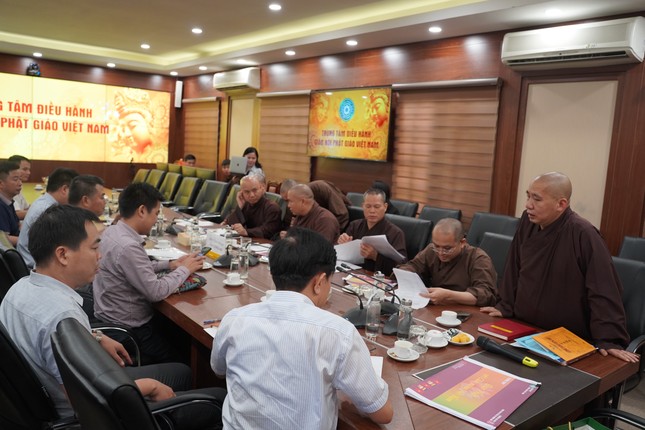 Thượng tọa Thích Thanh Tuấn phát biểu tại buổi họp